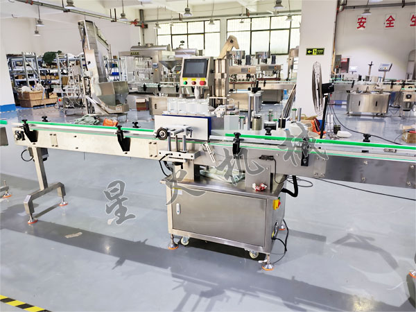 全自动圆瓶贴标机实拍图