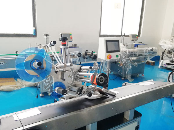 全自动平面贴标机实拍图