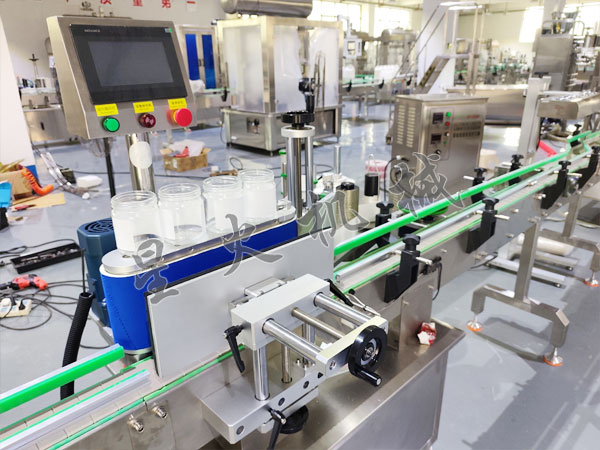 全自动搓滚式圆瓶贴标机实拍图